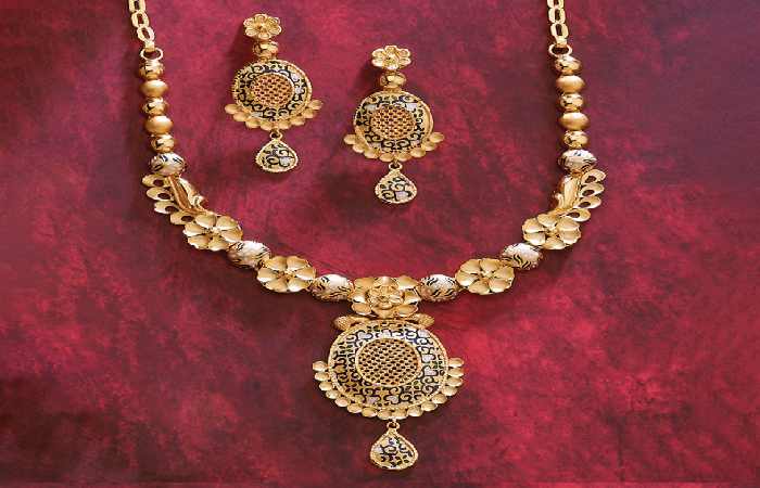 Floral Filigree Gold Enamel Necklace Set