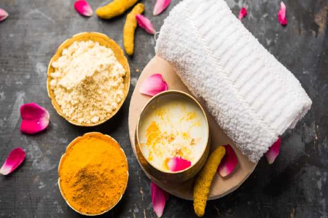 Turmeric and Gram Flour Face Pack