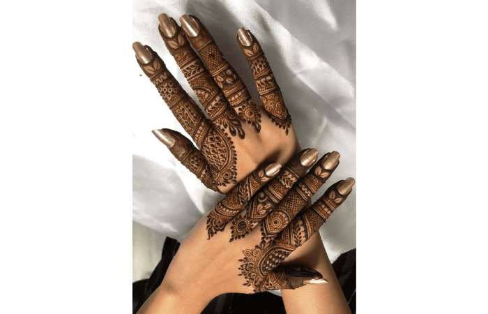 Detailed mehndi design on fingers | finger mehndi for girls Follow us ❤ and save it for later. Beautiful finger mehndi design idea for girls.