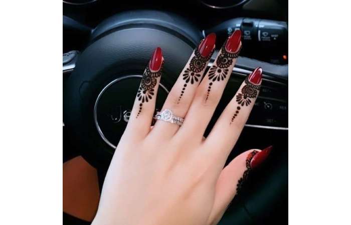 Dreamy Finger Mehndi Design