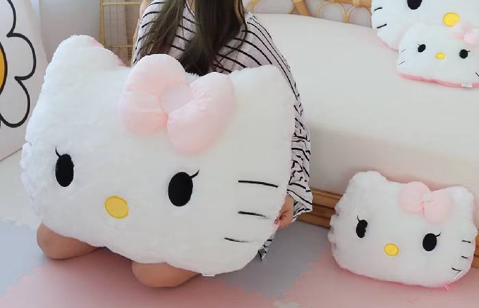 hello kitty pillow 